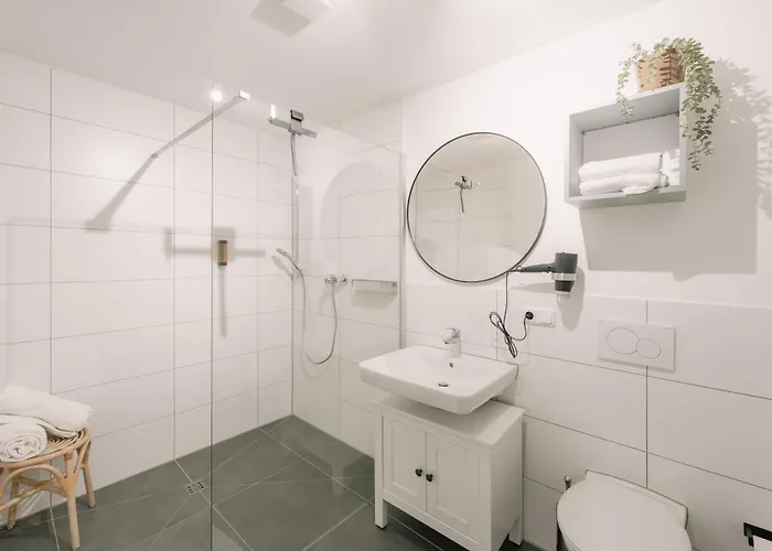 5 Min 1-room - Free Parking 600 Mbit Wifi