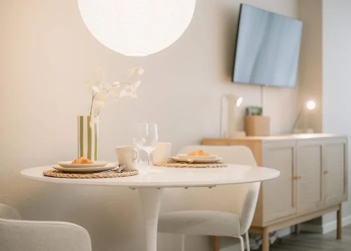 5 Min 1-room - Free Parking 600 Mbit Wifi * באיירוט